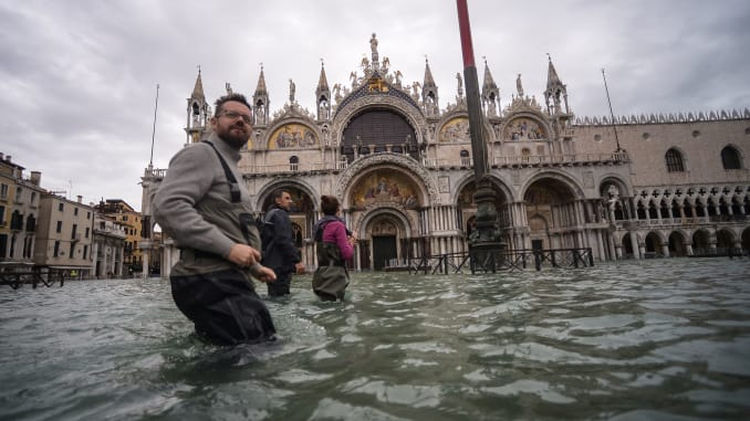 Venecia-se-sigue-inundando-italia-cambio-climático-calentamiento-global-comerciantes-