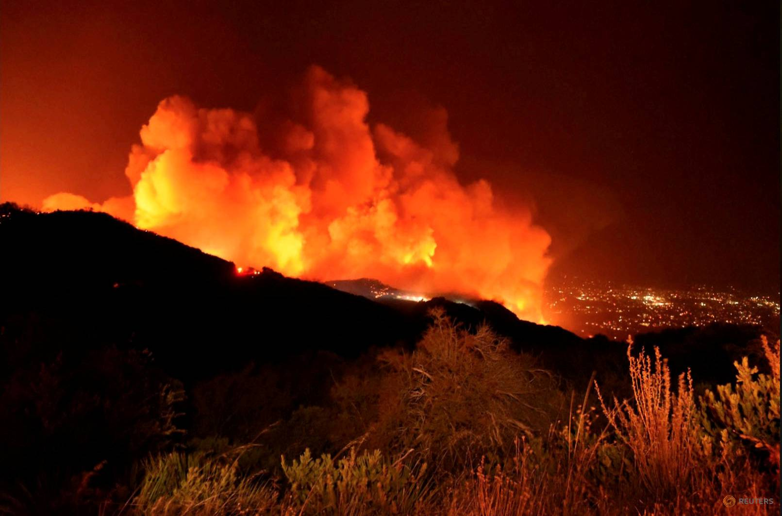 se-desata-un-incendio-incontrolable-california-bomberos-