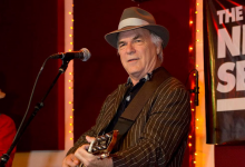 Photo of David Olney, cantante de country muere en medio de concierto