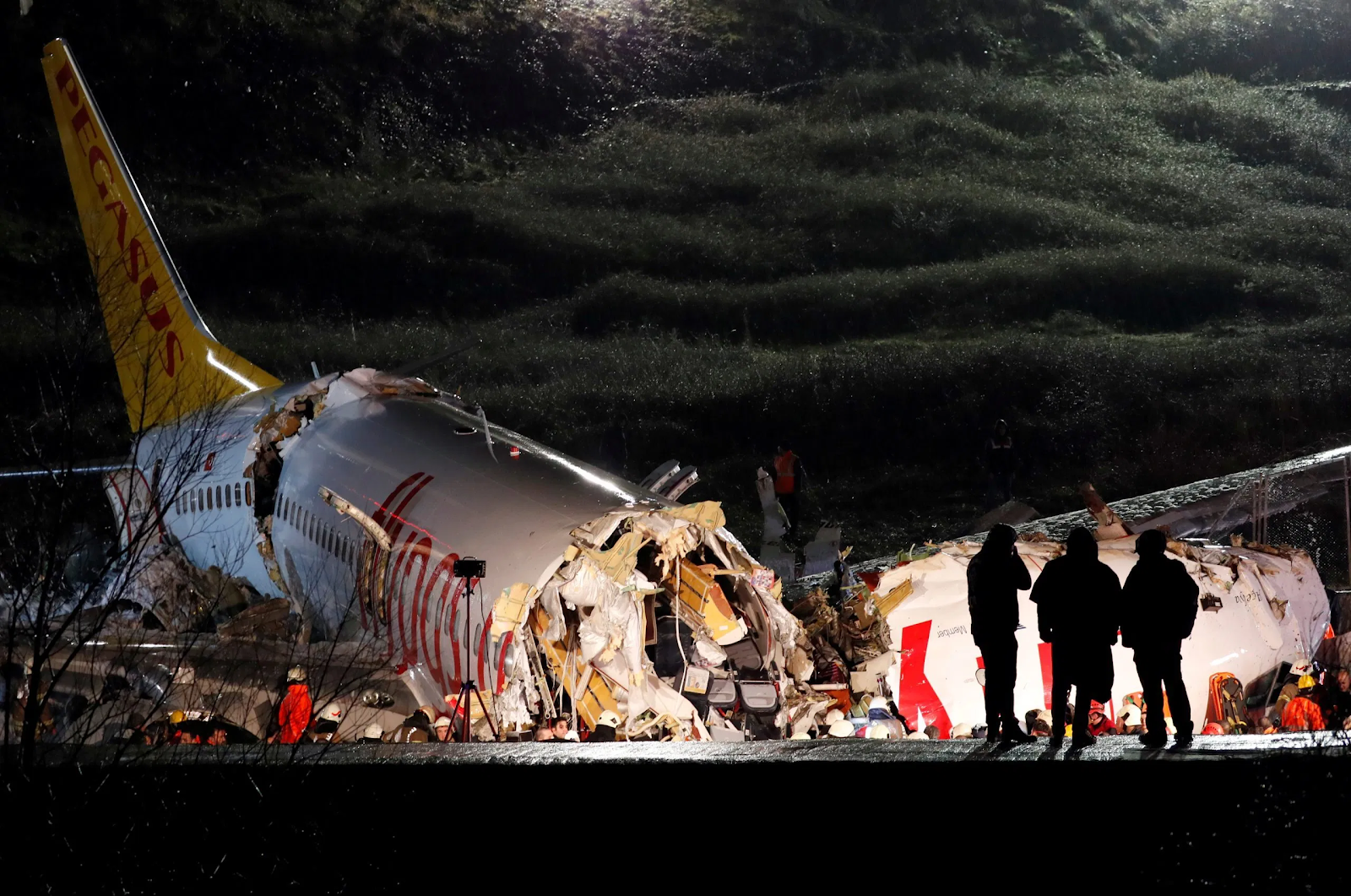 Un-avión-se-partió-a-la-mitad-turquía-