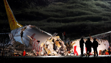 Photo of Un avión se partió a la mitad luego de patinar al aterrizar