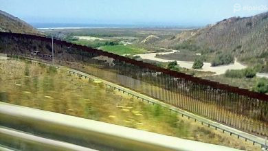Pintan de negro el muro fronterizo de los EEUU