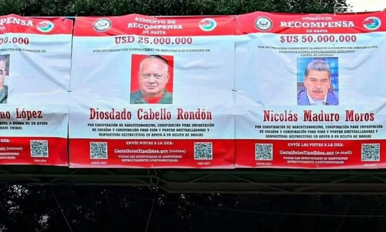 Pancartas contra Maduro en Ecuador y Colombia